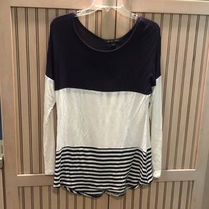 Long-sleeved, multi-patterned top